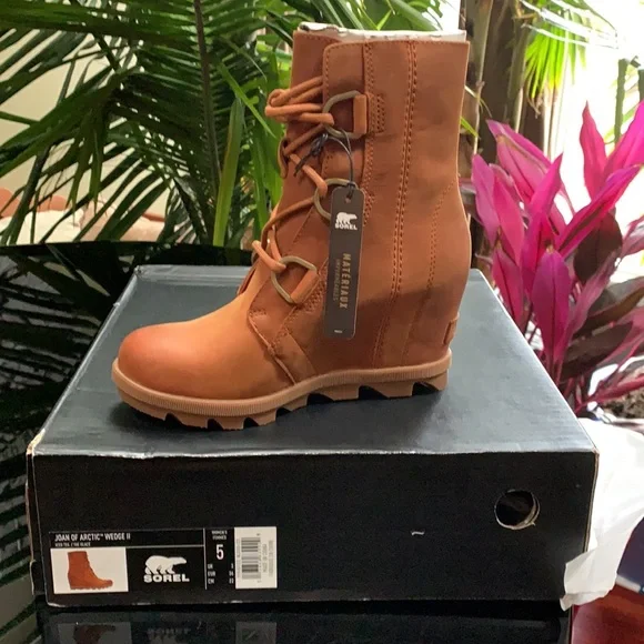 BRAND NEW, NEVER WORN, JOAN OF ARCTIC WEDGE II, SZ 5, COLOR-ICED TEA/THE GLACÉ. - Picture 2 of 6